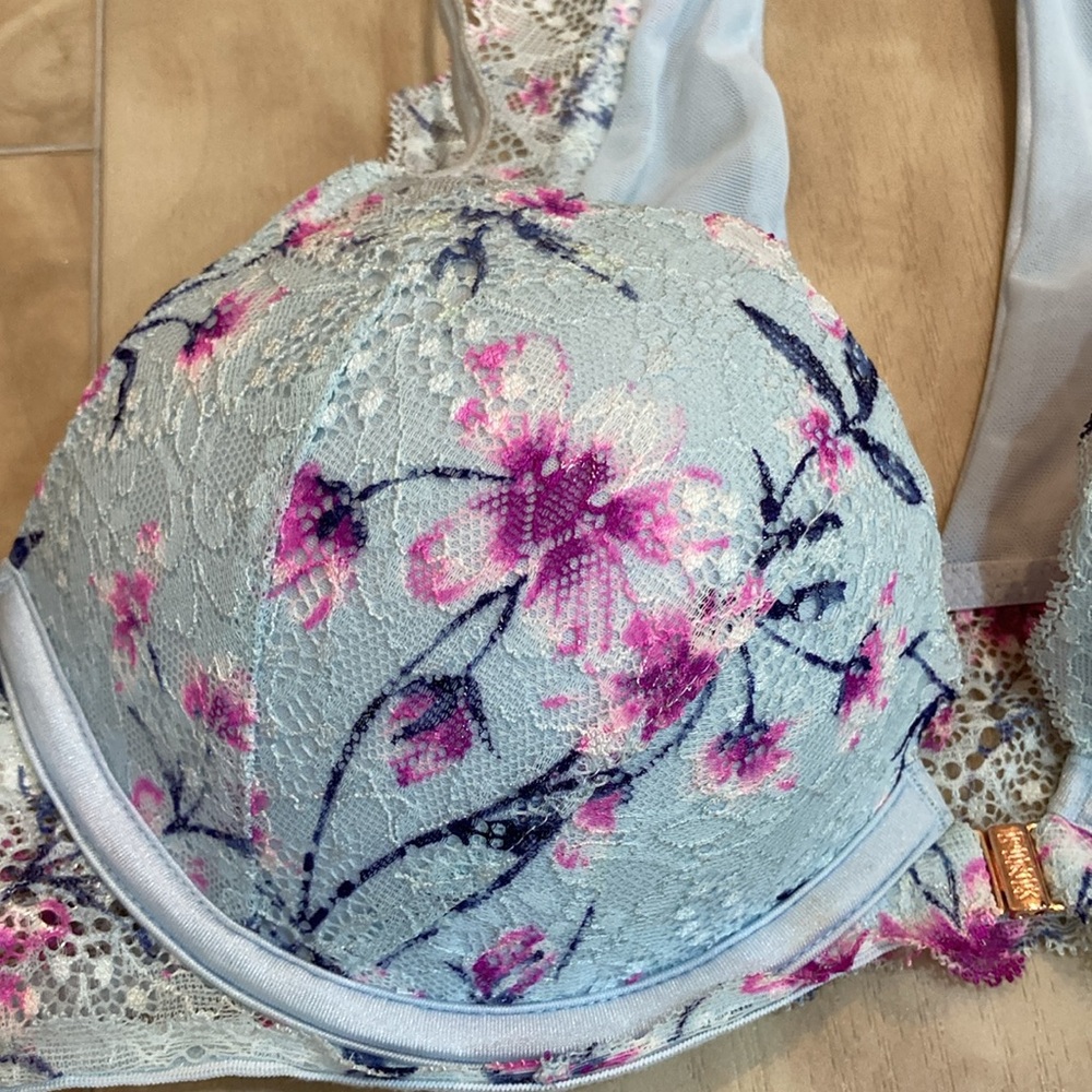 VS “Date push up” bra - Picture 2 of 16